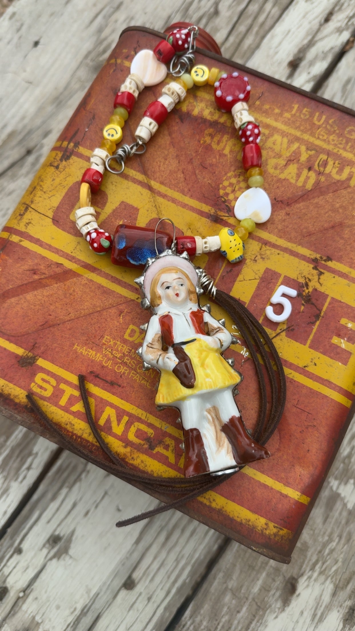 Annie Oakley choker necklace